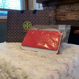 Tory Burch NWT Emerson chained wallet crossbody